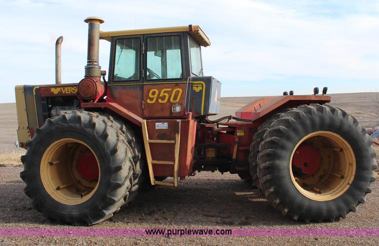 image for item H7808 1980 Versatile 950 Series 2 4WD tractor