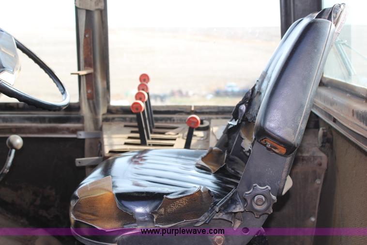 image for item H7808 1980 Versatile 950 Series 2 4WD tractor