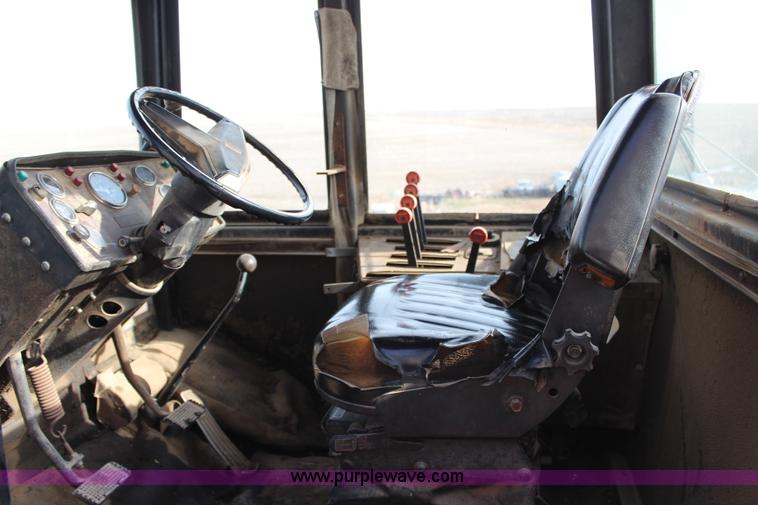 image for item H7808 1980 Versatile 950 Series 2 4WD tractor