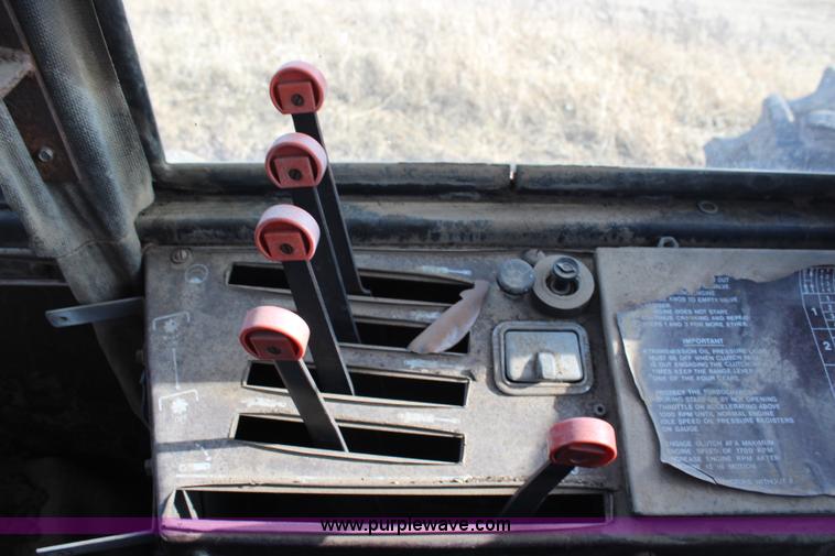 image for item H7808 1980 Versatile 950 Series 2 4WD tractor