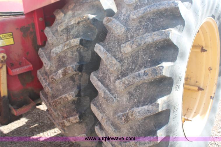 image for item H7808 1980 Versatile 950 Series 2 4WD tractor