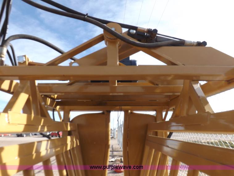 image for item I9214 C&S hydraulic livestock squeeze chute