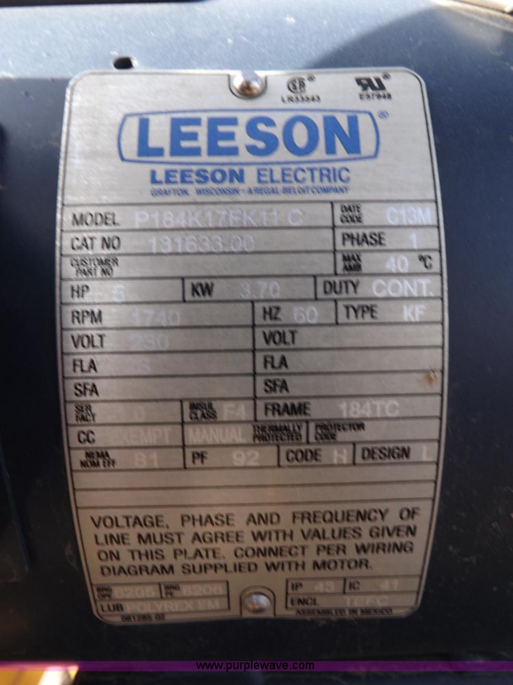 image for item I9214 C&S hydraulic livestock squeeze chute