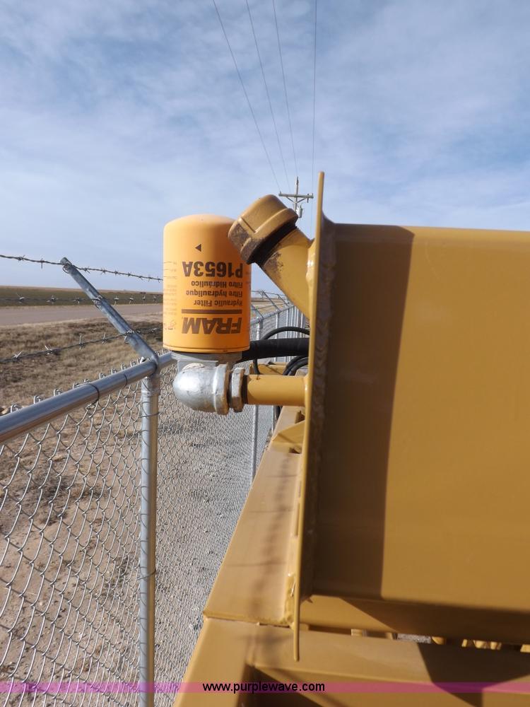 image for item I9214 C&S hydraulic livestock squeeze chute