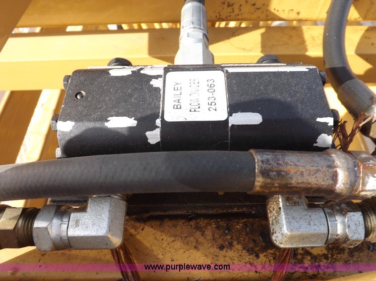 image for item I9214 C&S hydraulic livestock squeeze chute