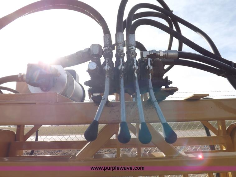 image for item I9214 C&S hydraulic livestock squeeze chute