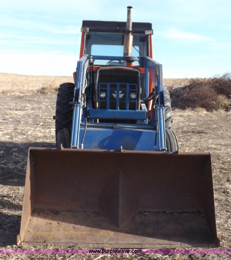 image for item I9216 1973 Massey-Ferguson 1135 tractor