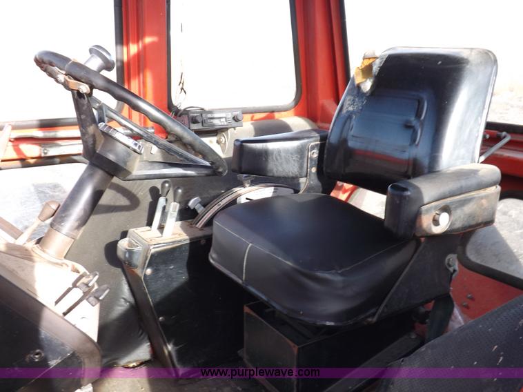 image for item I9216 1973 Massey-Ferguson 1135 tractor