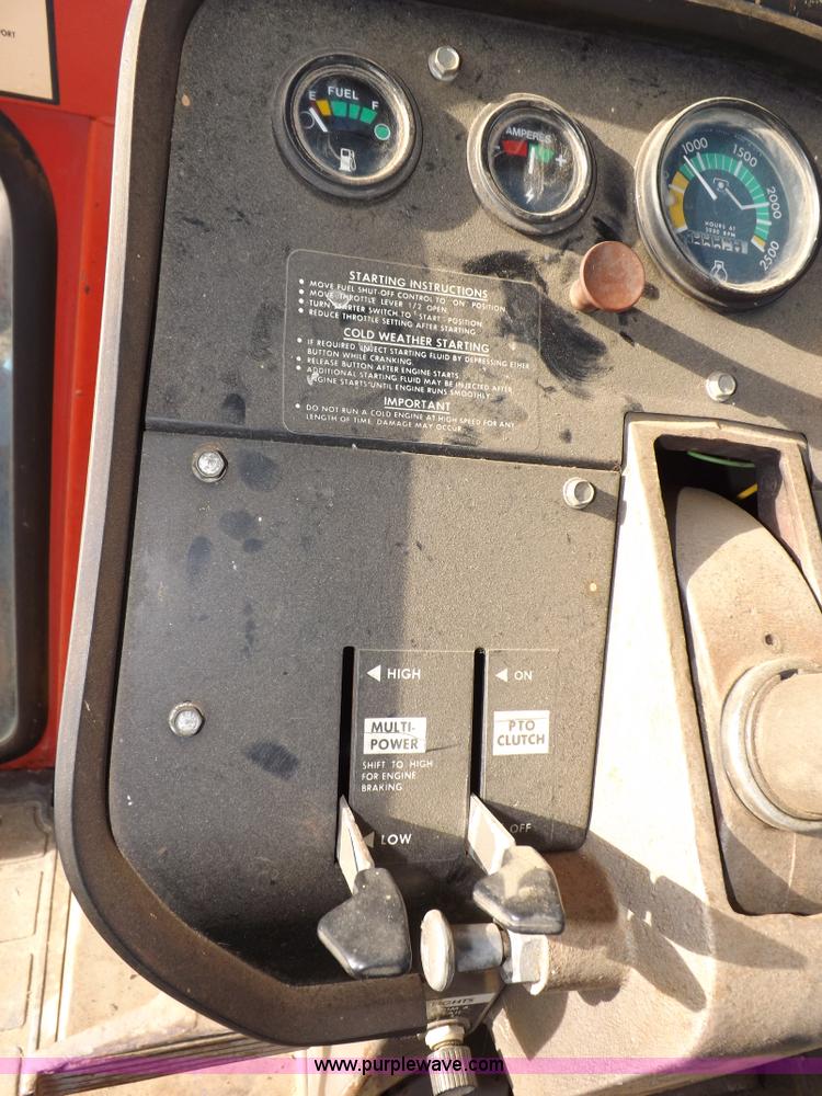 image for item I9216 1973 Massey-Ferguson 1135 tractor