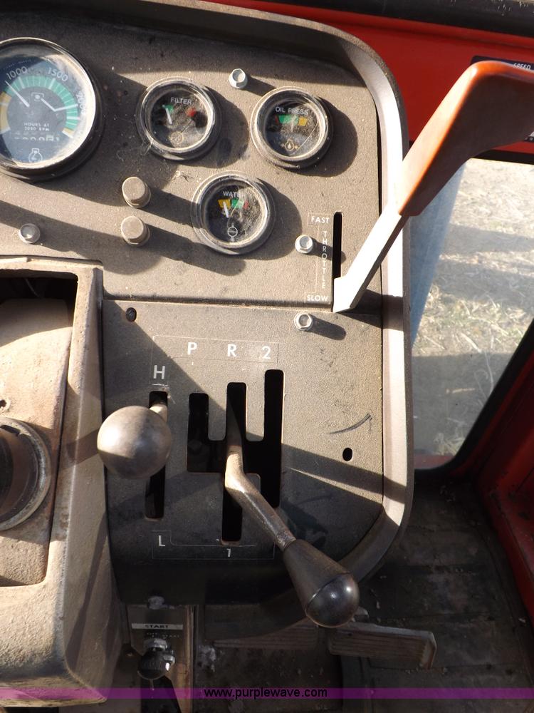 image for item I9216 1973 Massey-Ferguson 1135 tractor