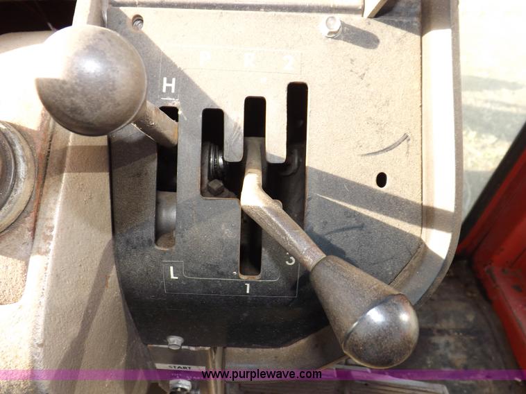 image for item I9216 1973 Massey-Ferguson 1135 tractor