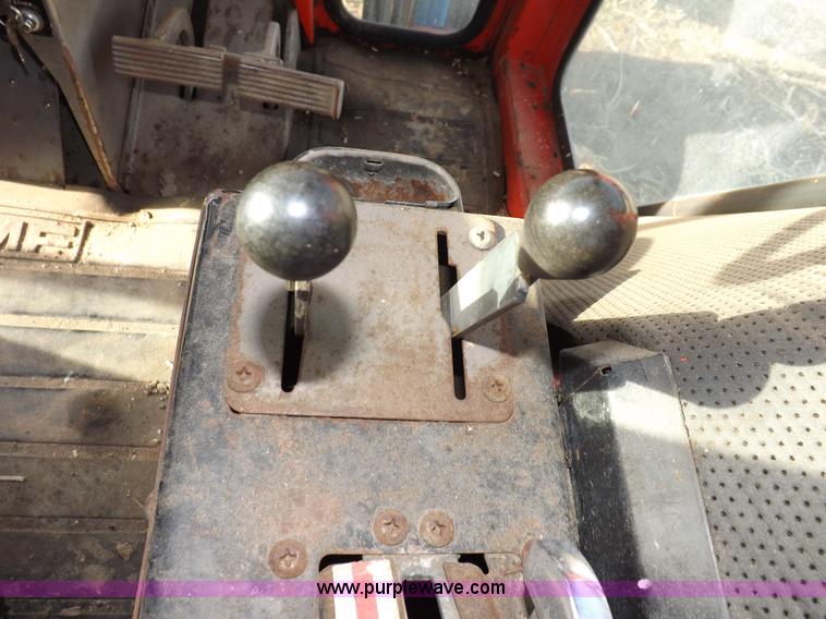 image for item I9216 1973 Massey-Ferguson 1135 tractor