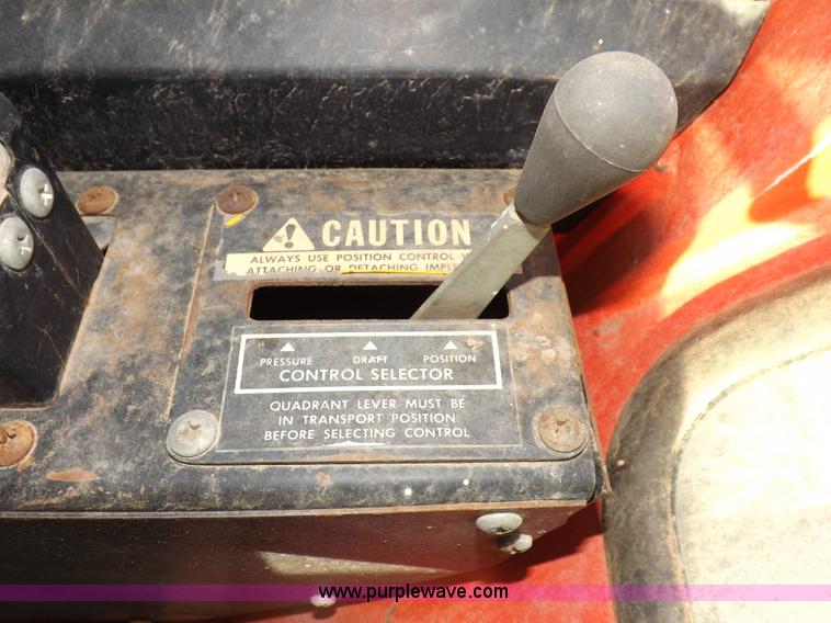 image for item I9216 1973 Massey-Ferguson 1135 tractor