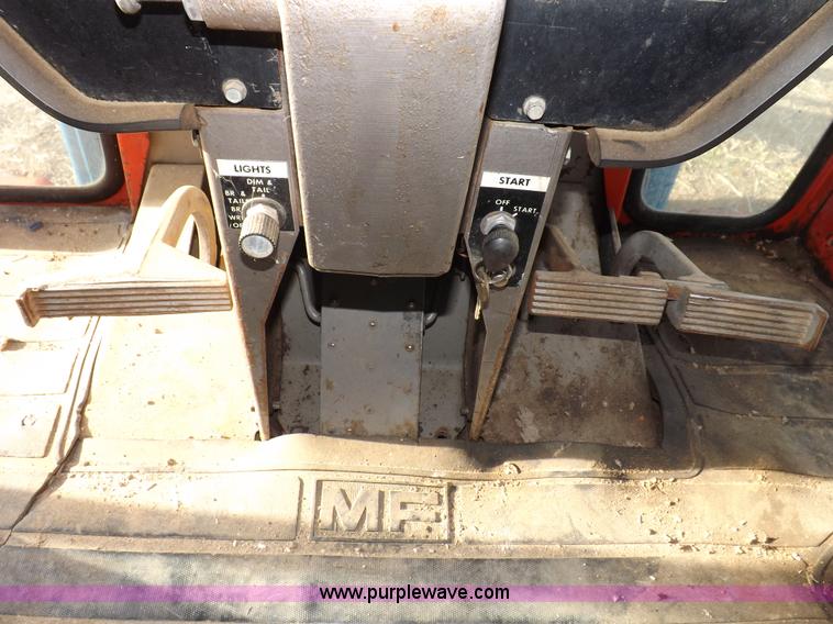 image for item I9216 1973 Massey-Ferguson 1135 tractor