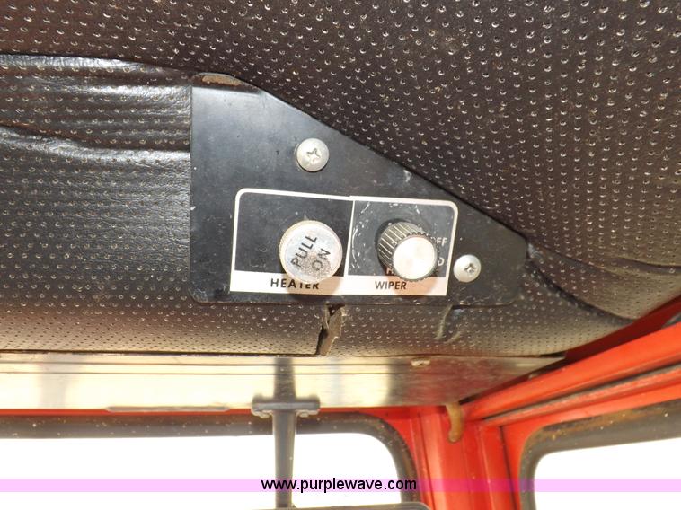 image for item I9216 1973 Massey-Ferguson 1135 tractor