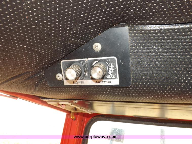 image for item I9216 1973 Massey-Ferguson 1135 tractor