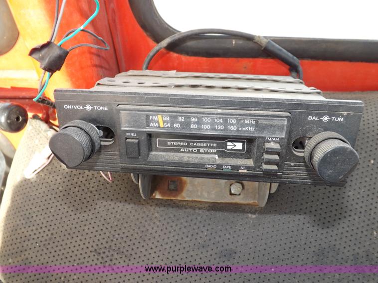 image for item I9216 1973 Massey-Ferguson 1135 tractor