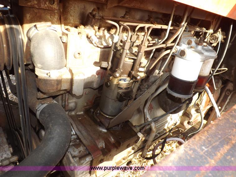 image for item I9216 1973 Massey-Ferguson 1135 tractor