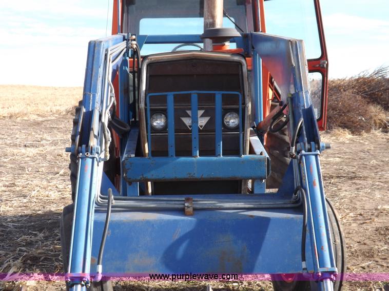 image for item I9216 1973 Massey-Ferguson 1135 tractor