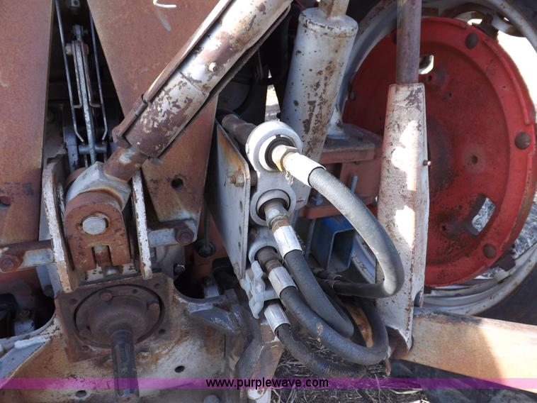 image for item I9216 1973 Massey-Ferguson 1135 tractor