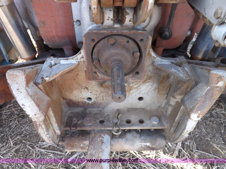 image for item I9216 1973 Massey-Ferguson 1135 tractor