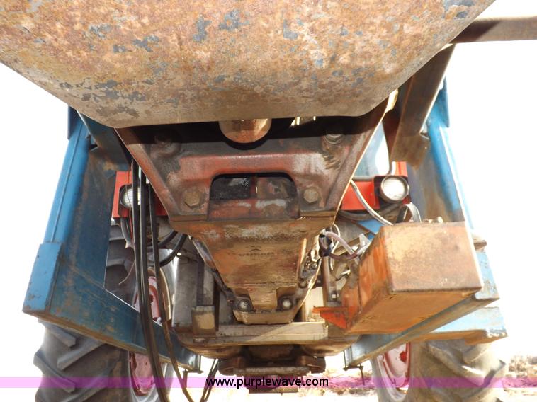 image for item I9216 1973 Massey-Ferguson 1135 tractor