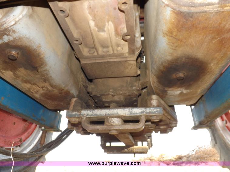 image for item I9216 1973 Massey-Ferguson 1135 tractor