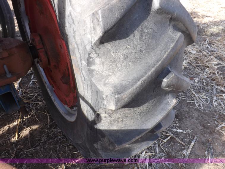 image for item I9216 1973 Massey-Ferguson 1135 tractor