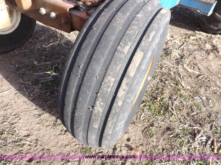 image for item I9216 1973 Massey-Ferguson 1135 tractor