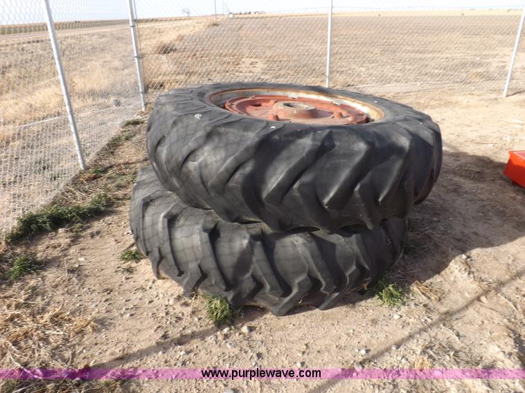 image for item I9216 1973 Massey-Ferguson 1135 tractor