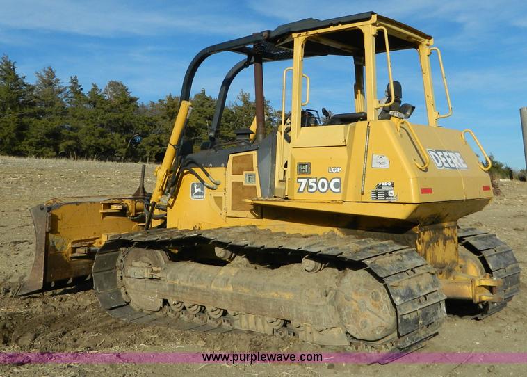 image for item AD9905 2000 John Deere 750C LGP Series II dozer
