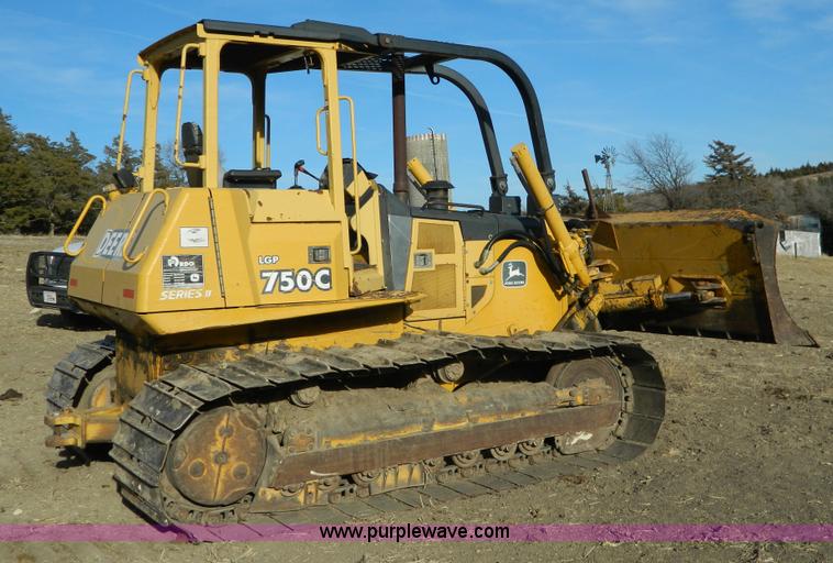 image for item AD9905 2000 John Deere 750C LGP Series II dozer