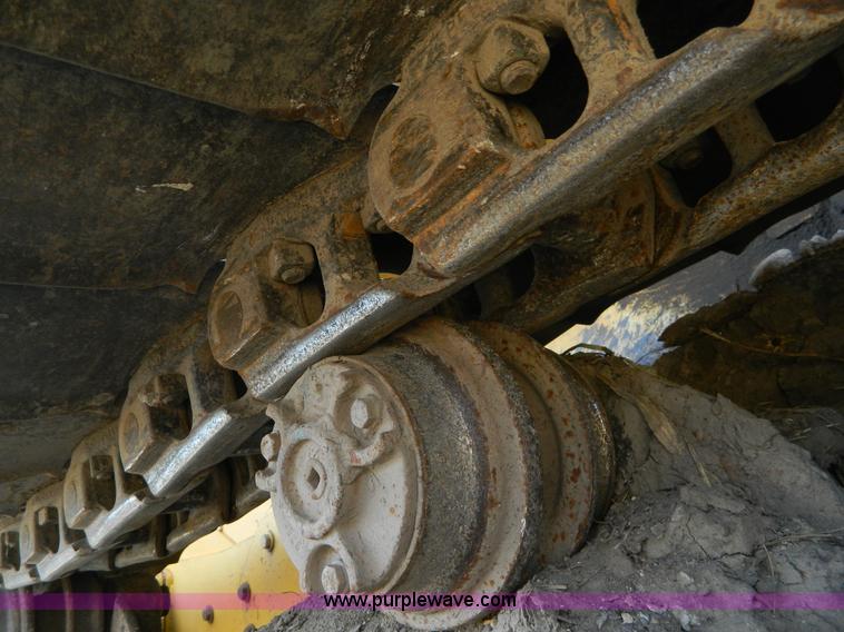 image for item AD9905 2000 John Deere 750C LGP Series II dozer