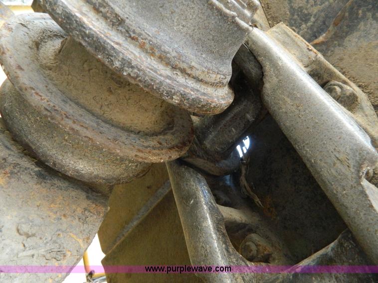 image for item AD9905 2000 John Deere 750C LGP Series II dozer