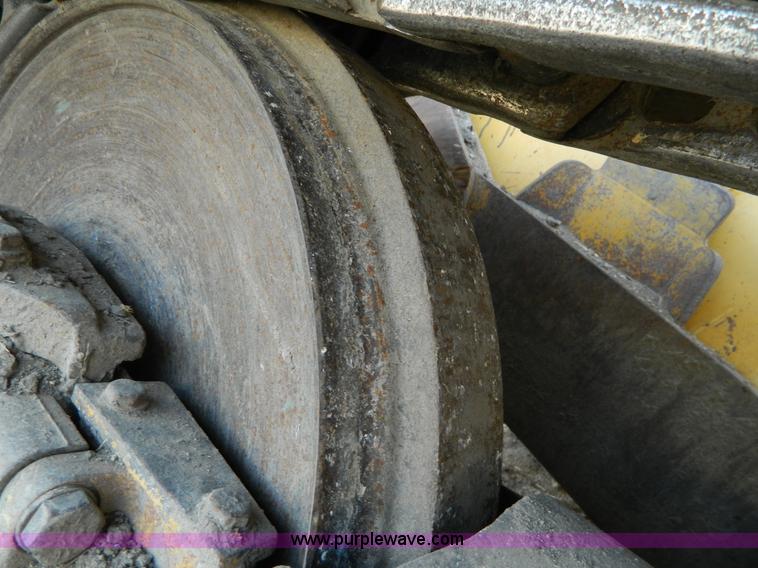 image for item AD9905 2000 John Deere 750C LGP Series II dozer