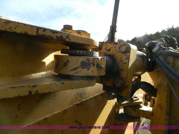 image for item AD9905 2000 John Deere 750C LGP Series II dozer