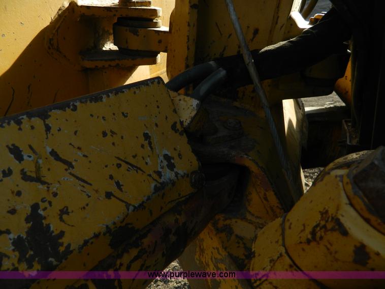 image for item AD9905 2000 John Deere 750C LGP Series II dozer