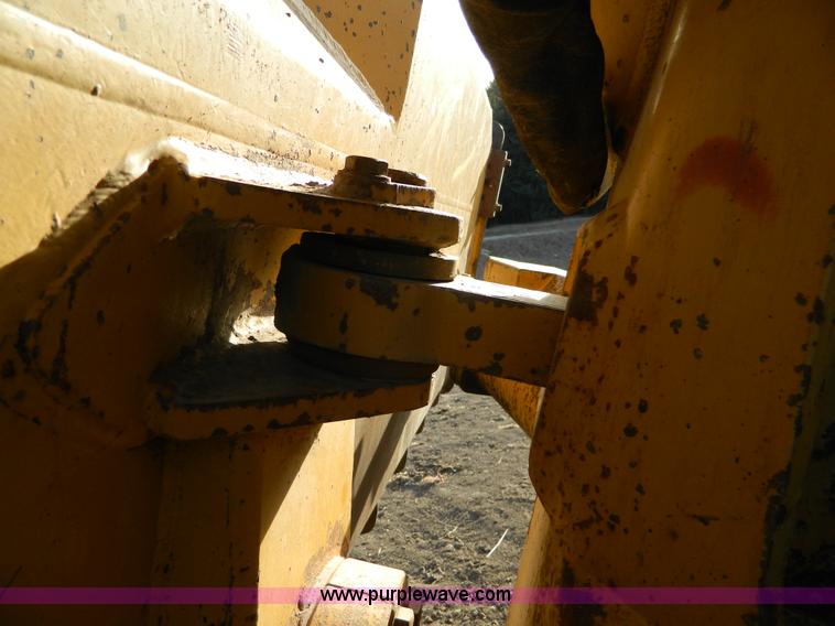 image for item AD9905 2000 John Deere 750C LGP Series II dozer