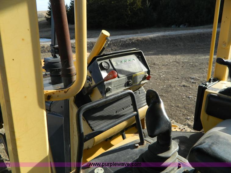 image for item AD9905 2000 John Deere 750C LGP Series II dozer