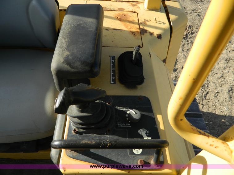 image for item AD9905 2000 John Deere 750C LGP Series II dozer