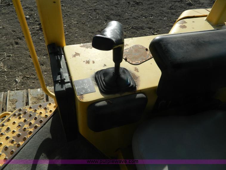 image for item AD9905 2000 John Deere 750C LGP Series II dozer