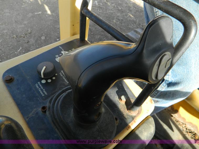 image for item AD9905 2000 John Deere 750C LGP Series II dozer