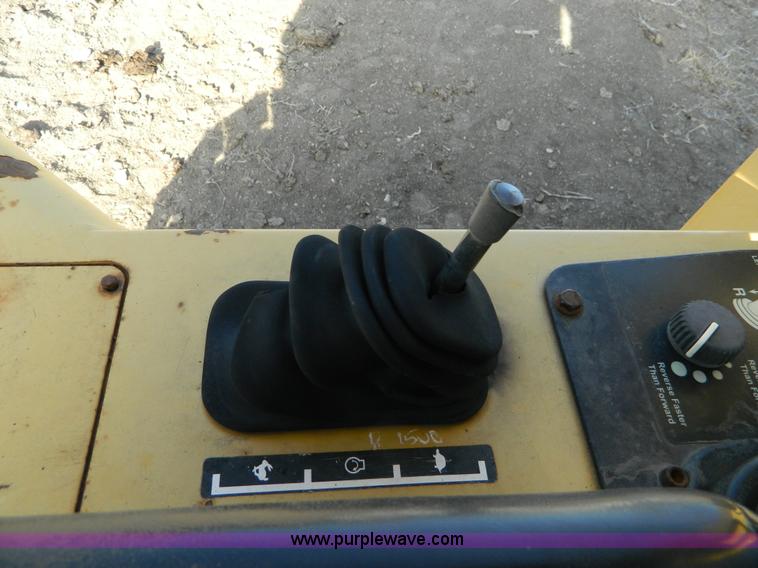 image for item AD9905 2000 John Deere 750C LGP Series II dozer