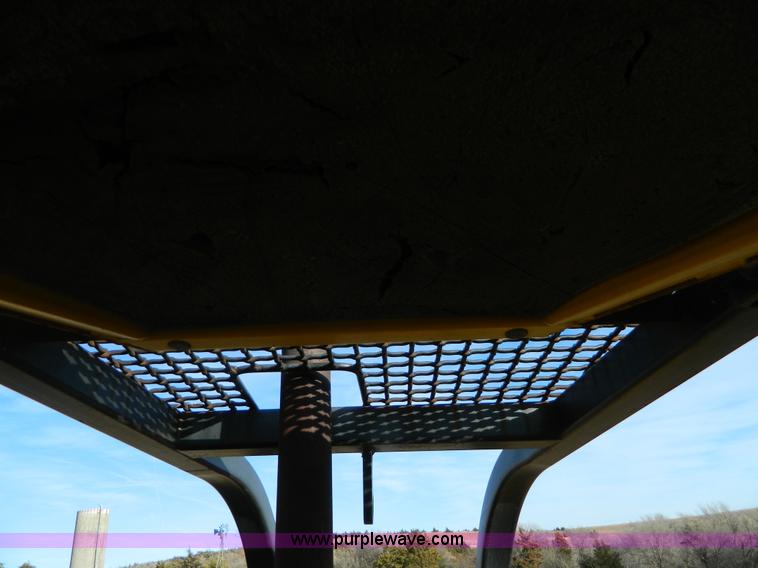 image for item AD9905 2000 John Deere 750C LGP Series II dozer