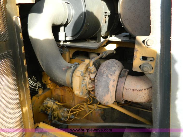 image for item AD9905 2000 John Deere 750C LGP Series II dozer