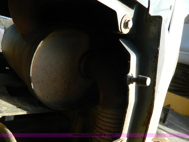 image for item AD9905 2000 John Deere 750C LGP Series II dozer