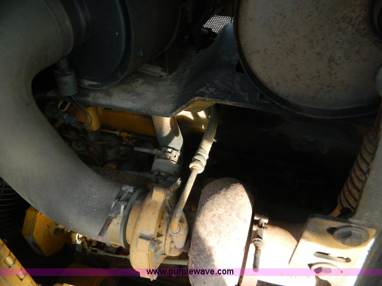 image for item AD9905 2000 John Deere 750C LGP Series II dozer