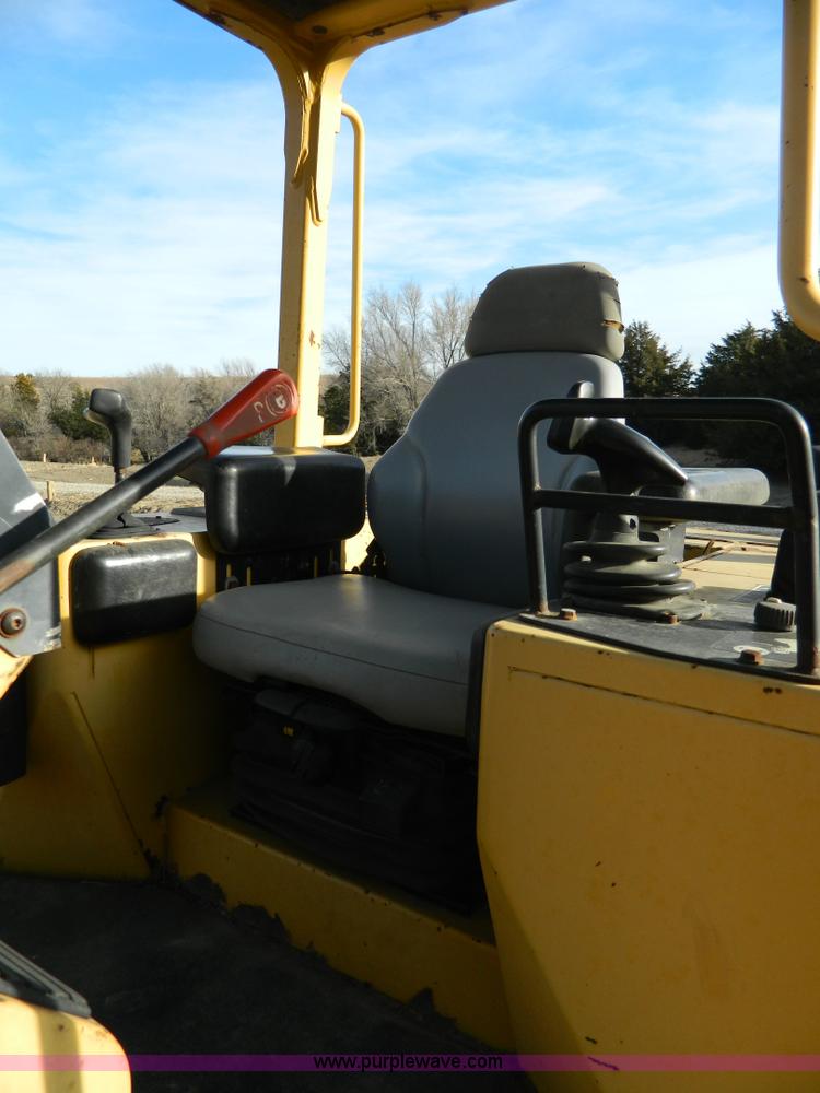 image for item AD9905 2000 John Deere 750C LGP Series II dozer