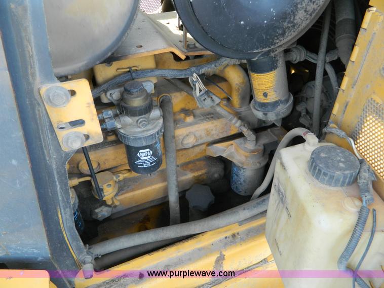 image for item AD9905 2000 John Deere 750C LGP Series II dozer