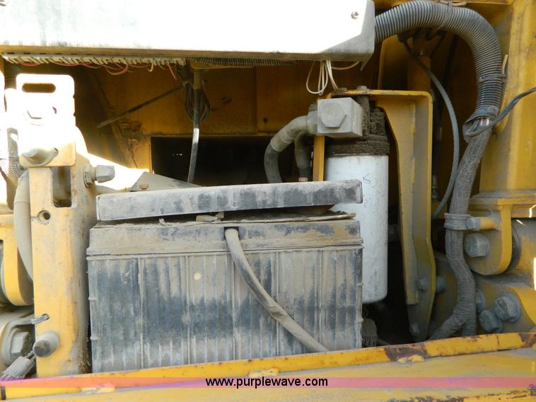 image for item AD9905 2000 John Deere 750C LGP Series II dozer